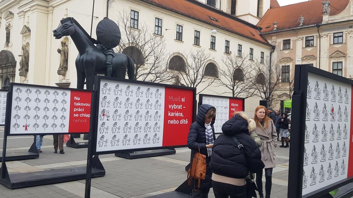 Výstava na Moravském náměstí v Brně patří nejen úspěšným ženám